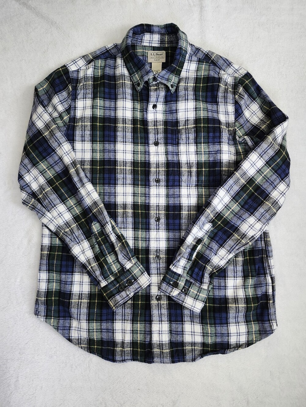 L.L. BEAN Men's Size Large Scotch Plaid Flannel Shirt Slightly Fitted